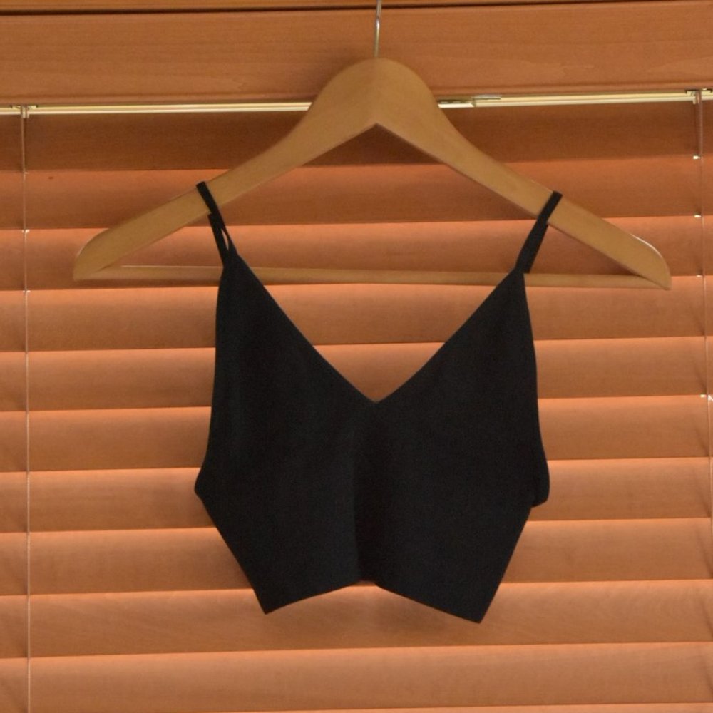 3 DAYS LEFT ! Aritzia Black Elastic V-Neck Crop Top Women's US Size Medium